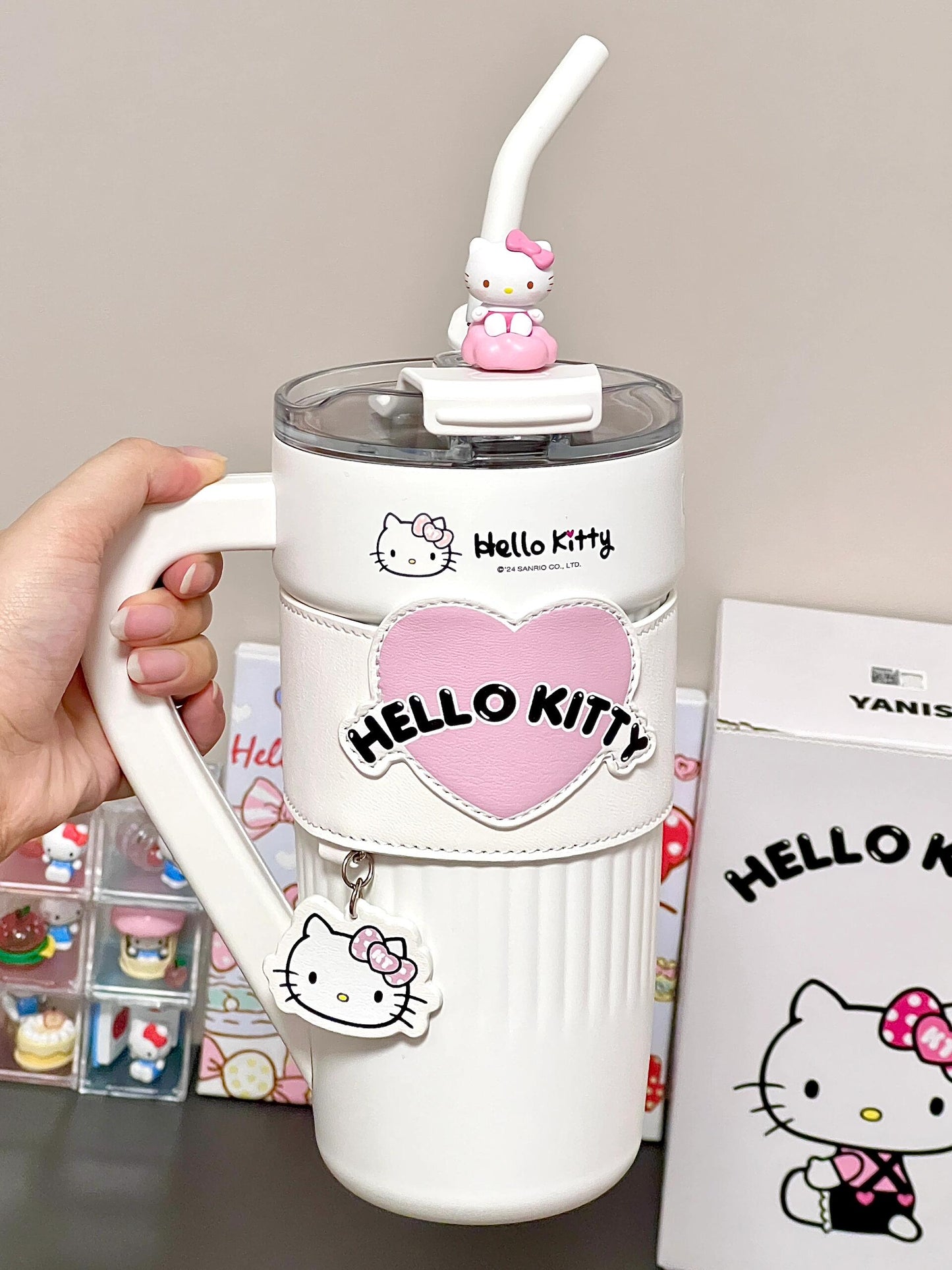 Hello Kitty Limited Edition Tumbler – Stay Stylish, Stay Hydrated!