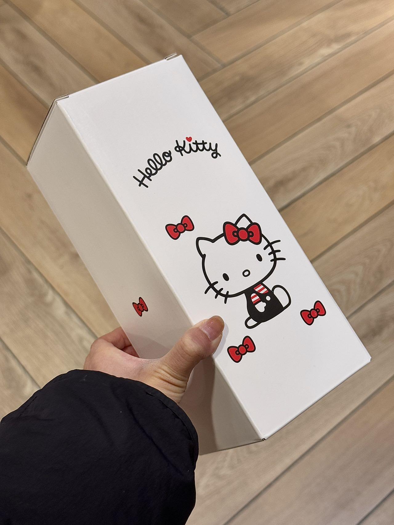 Hello Kitty Limited Edition Tumbler – Stay Stylish, Stay Hydrated!